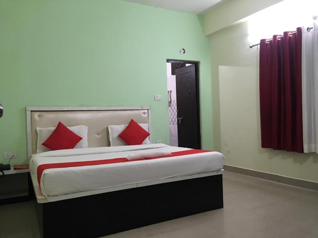 فاراناسي Hotel Yug Residency المظهر الخارجي الصورة