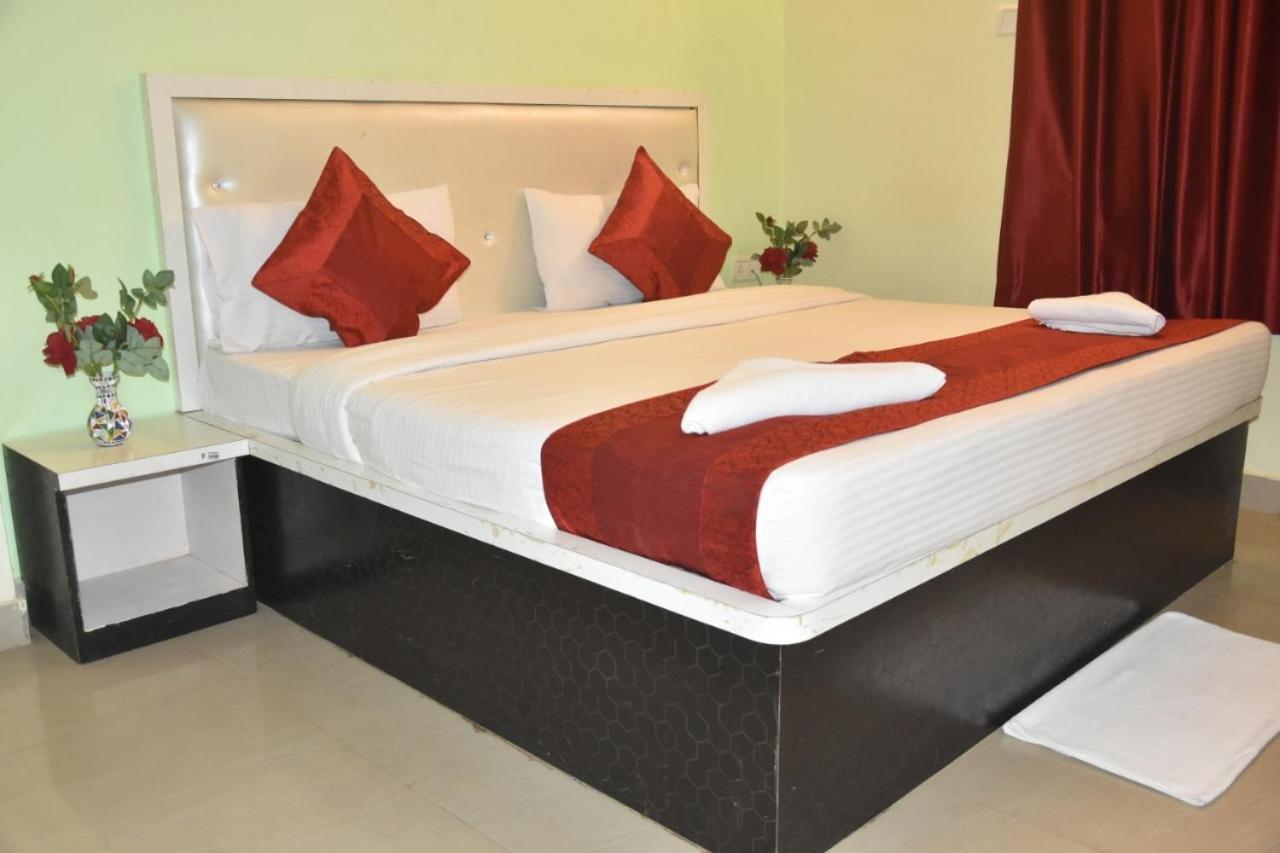 فاراناسي Hotel Yug Residency المظهر الخارجي الصورة