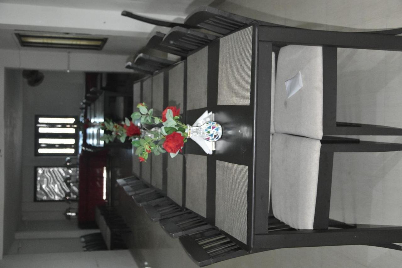 فاراناسي Hotel Yug Residency المظهر الخارجي الصورة