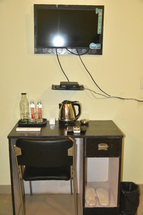 فاراناسي Hotel Yug Residency المظهر الخارجي الصورة