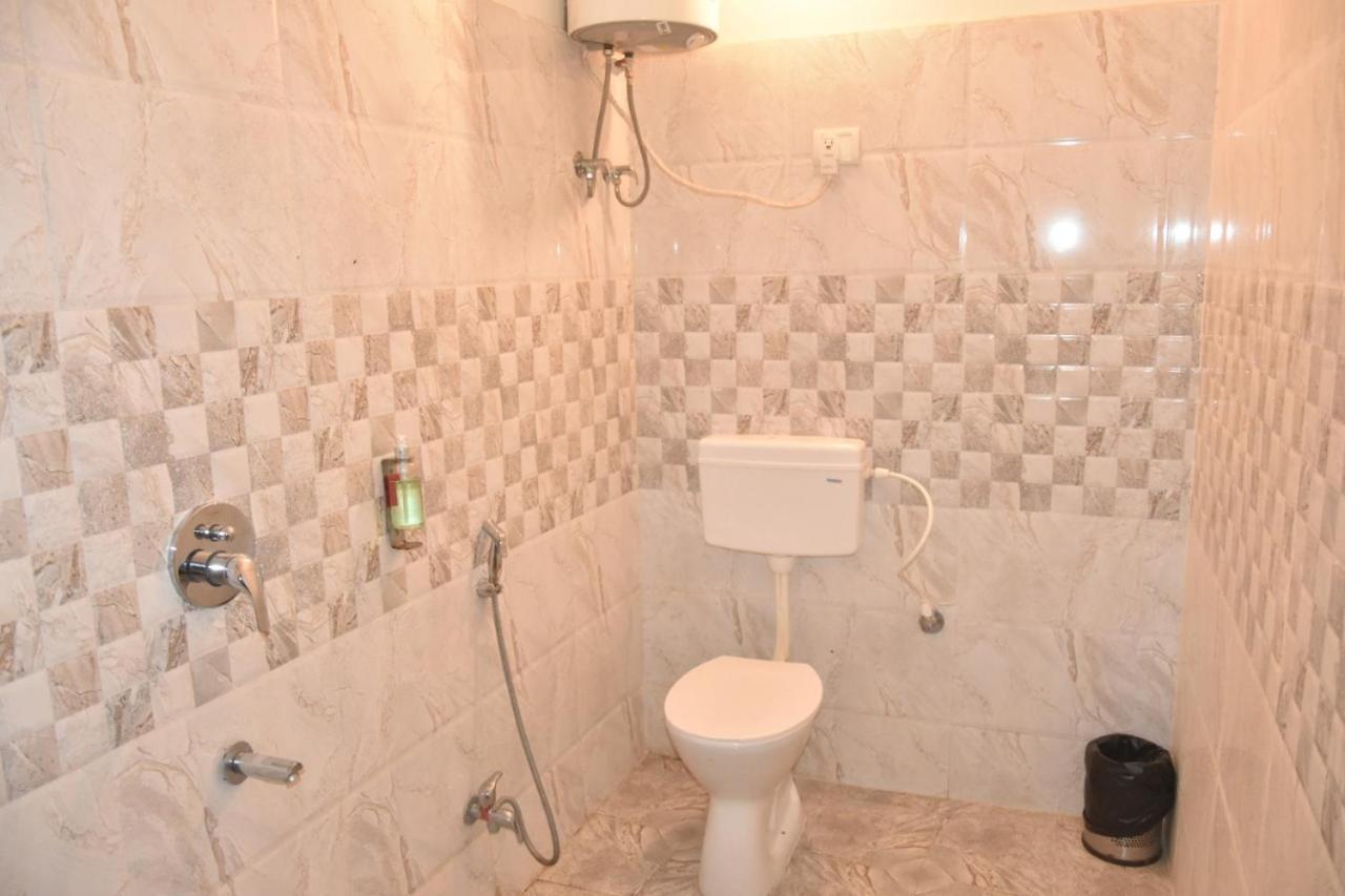 فاراناسي Hotel Yug Residency المظهر الخارجي الصورة